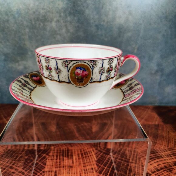 RARE Vintage Aynsley England Teacup Saucer Set Pink Floral Bone China  Art Deco - Picture 6 of 7